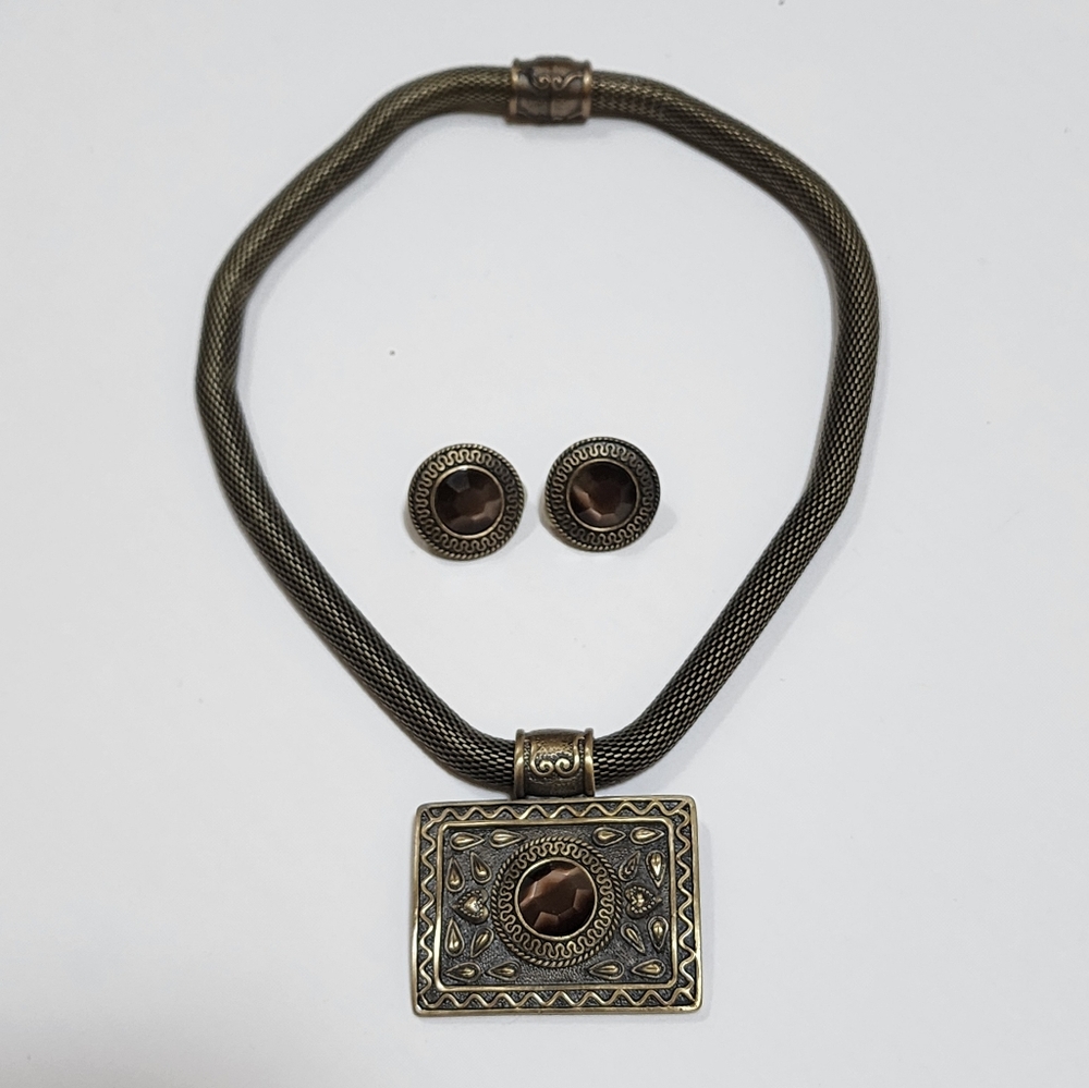 1980s NECKLACE/EARRING SET BRONZE TONE, PENDANT WITH STONE FLEXIBLE WOVEN CHAIN